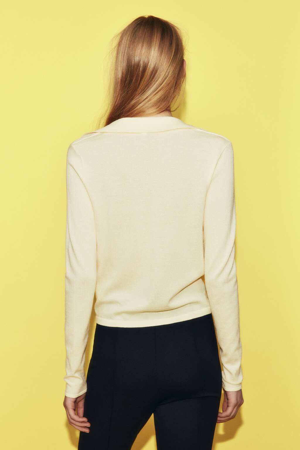 Джемпер вязаный с отложным воротником и глубоким вырезом - цвет ванильный - 3