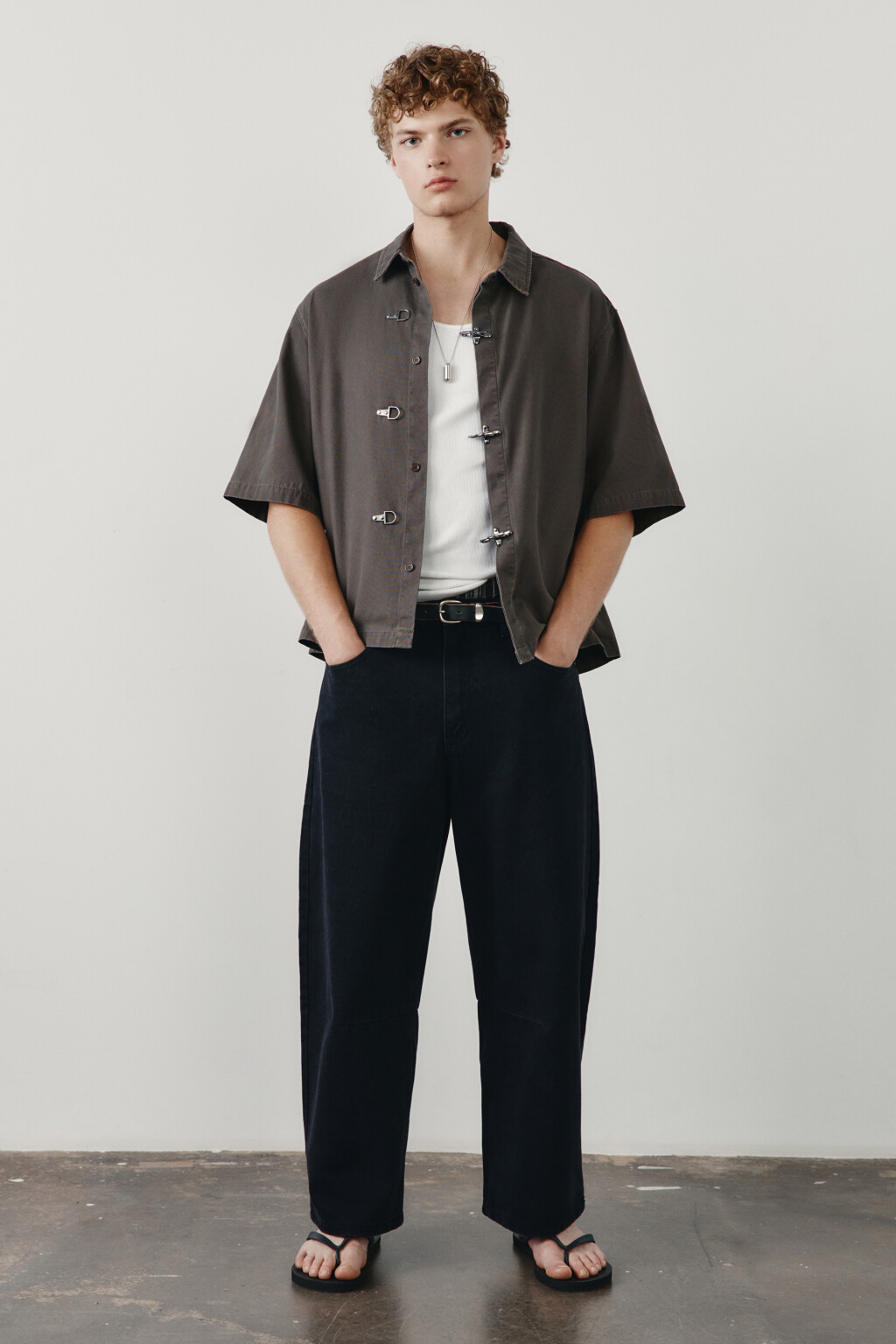 Джинсы широкие со средней посадкой - цвет черный - 4