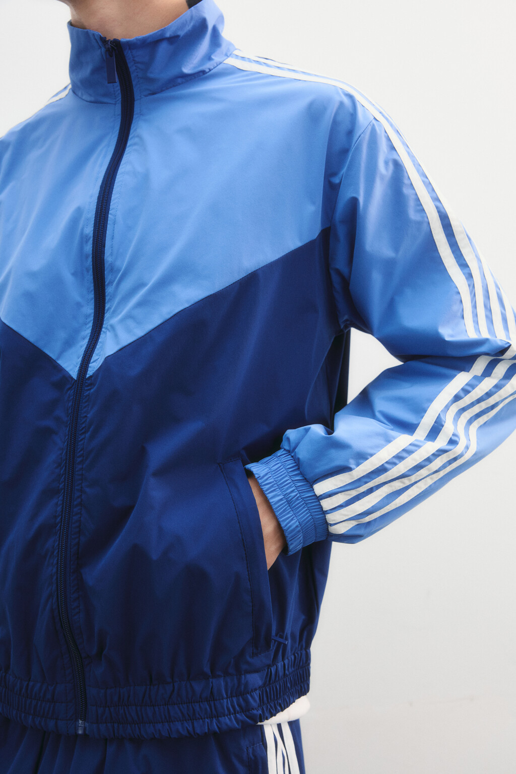 Олимпийка спортивная с воротником-стойкой и лампасами - цвет синий - 6
