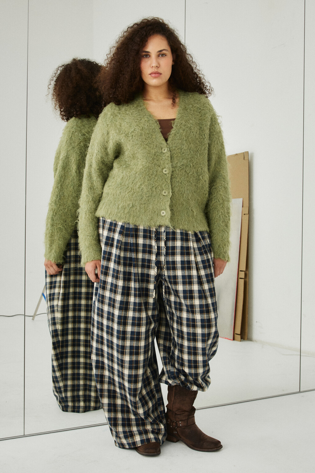 Кардиган оверсайз пушистый с V-образным вырезом - цвет зеленый - 4