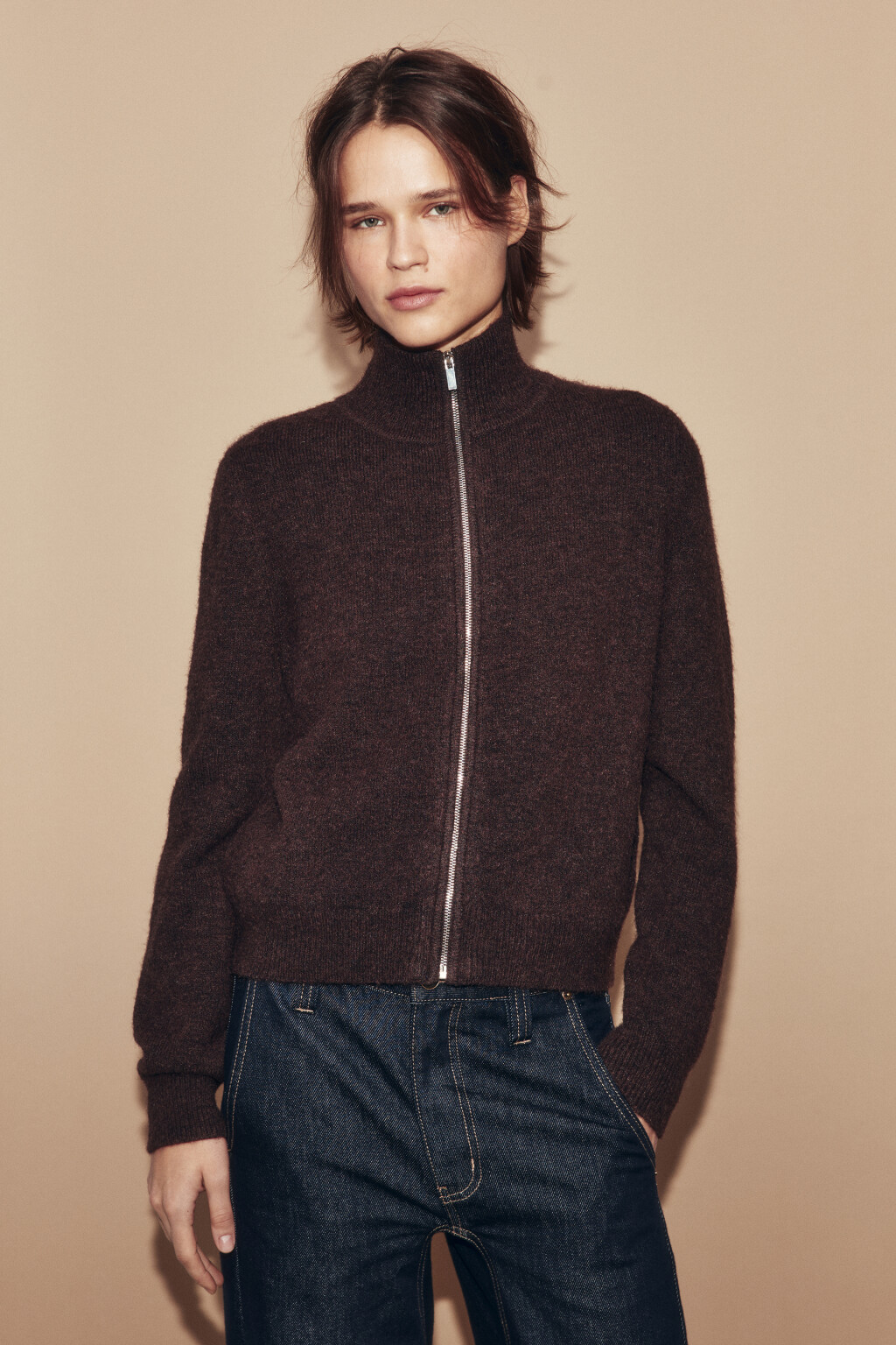 Худи на молнии вязаная с воротником-стойкой - цвет коричневый - 2