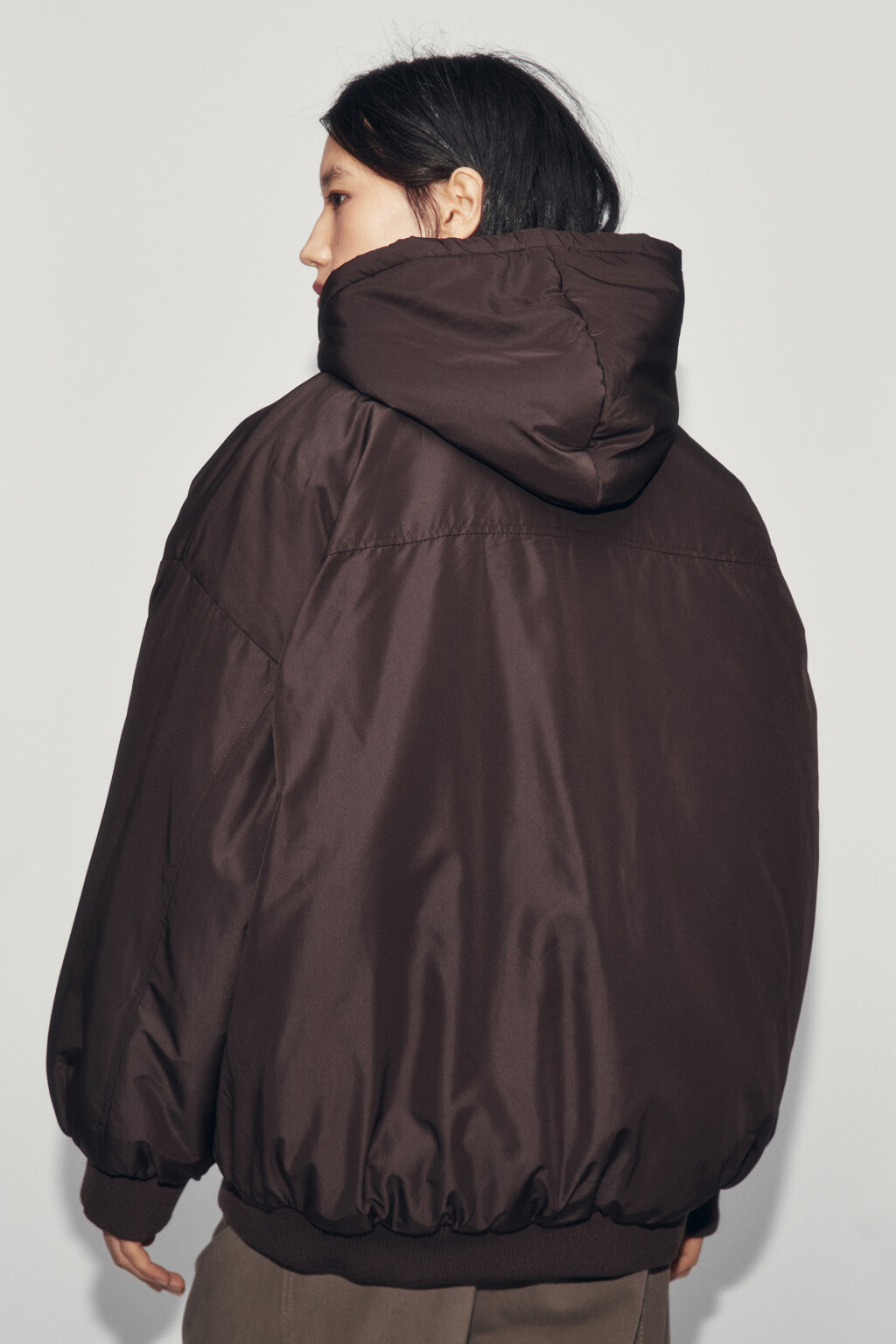 Куртка-бомбер оверсайз с капюшоном утепленная - цвет коричневый - 3