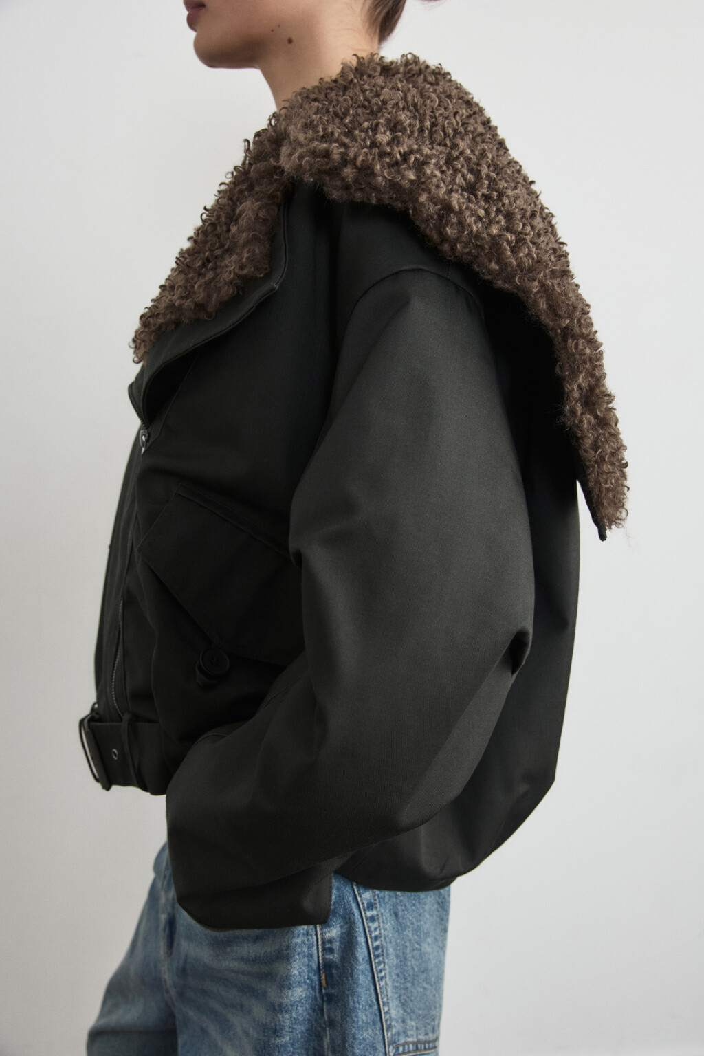 Куртка утепленная с меховой отделкой и ремешком - цвет зеленый - 7