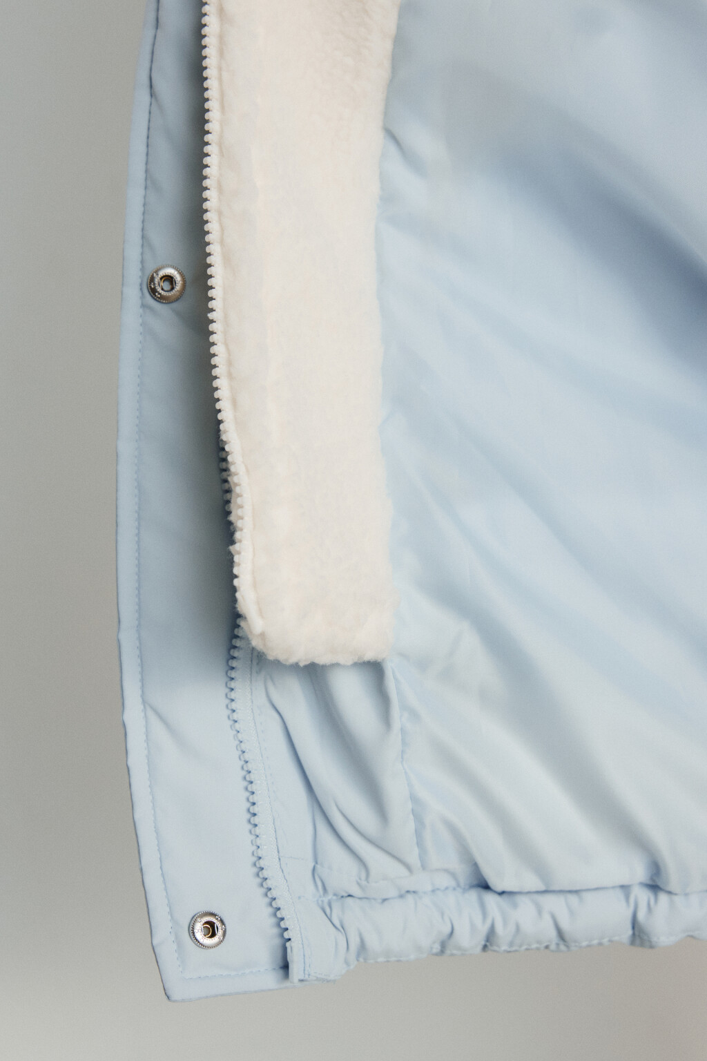 Куртка стеганая утепленная с меховым капюшоном - цвет голубой - 7