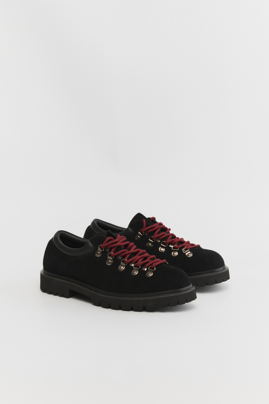 Ботинки низкие из натуральной замши с крупной шнуровкой - цвет черный - 4