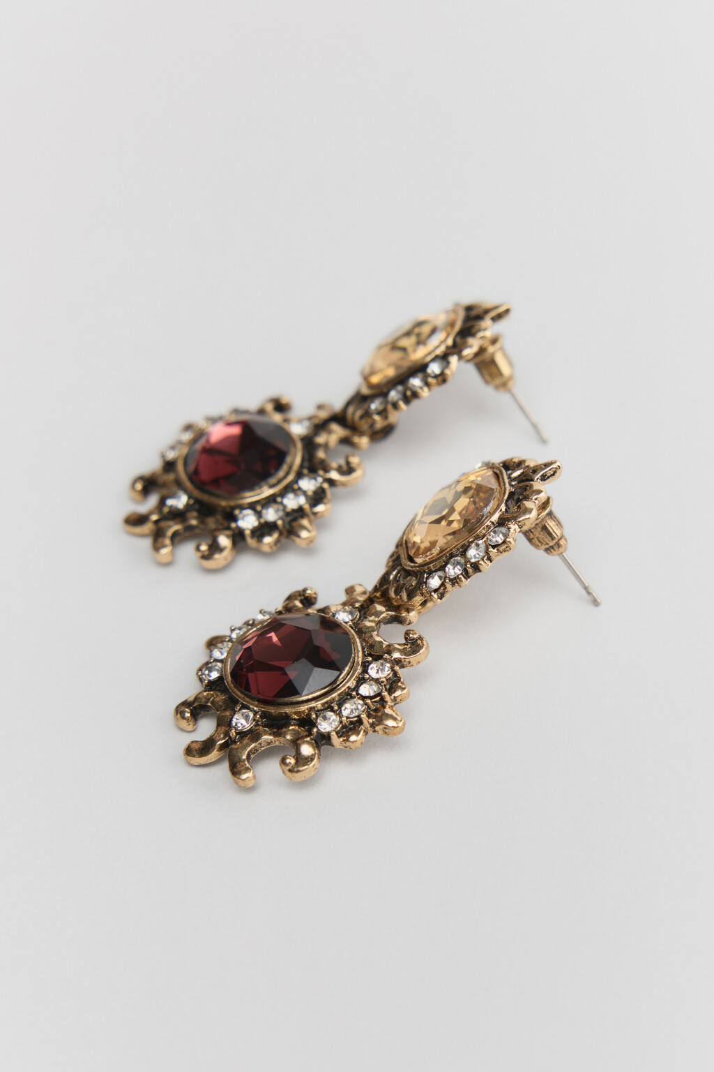 Серьги-гвоздики объемные с цветными искусственными камнями - цвет желтый - 2