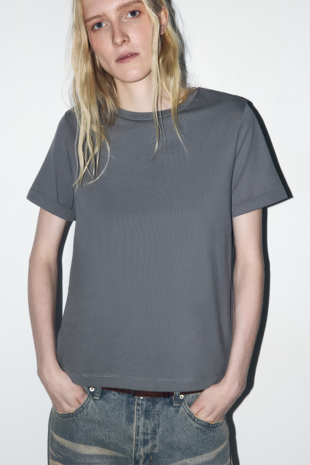 Футболка базовая с подвернутыми рукавами - цвет серый - 1