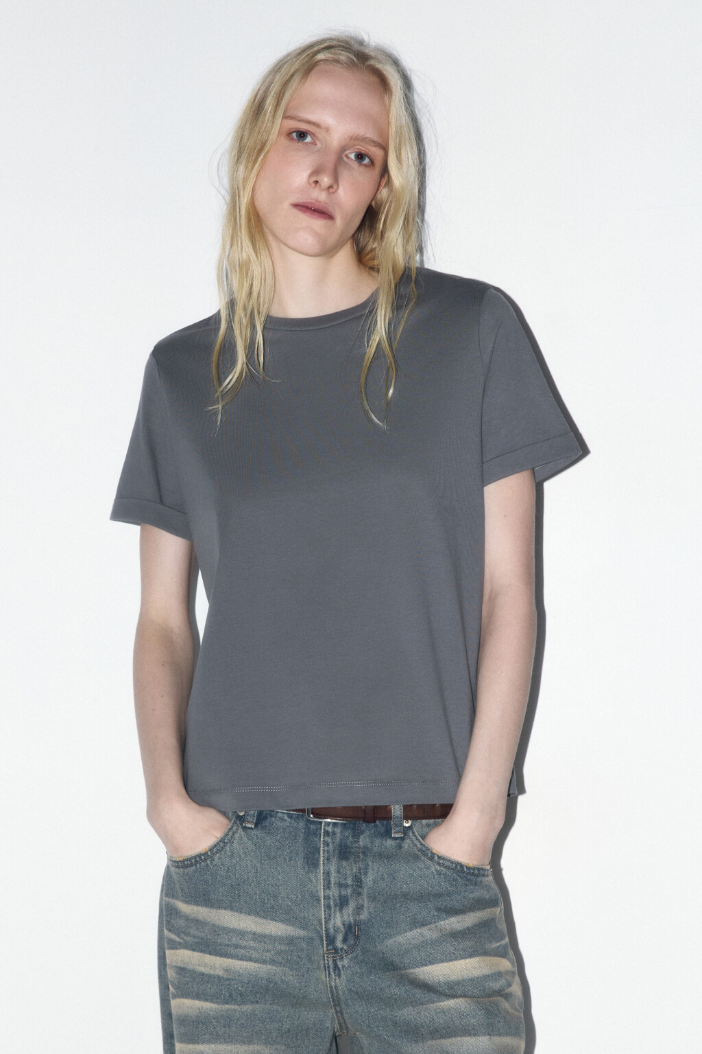 Футболка базовая с подвернутыми рукавами - цвет серый - 2