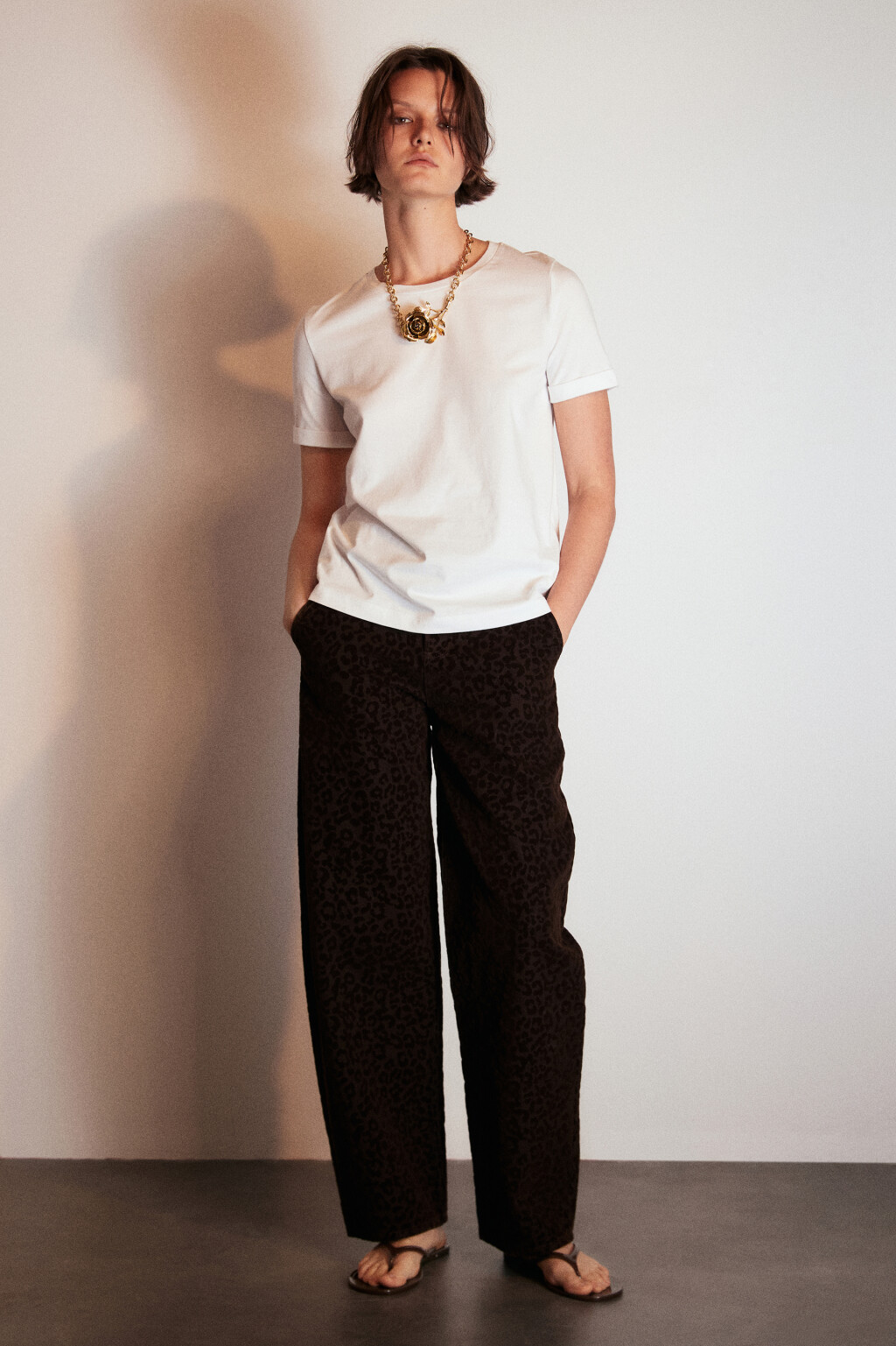 Футболка базовая с подвернутыми рукавами - цвет белый - 4