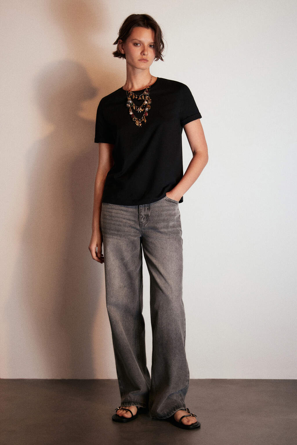 Футболка базовая с подвернутыми рукавами - цвет черный - 4