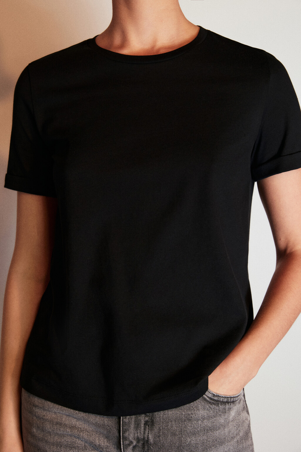 Футболка базовая с подвернутыми рукавами - цвет черный - 5