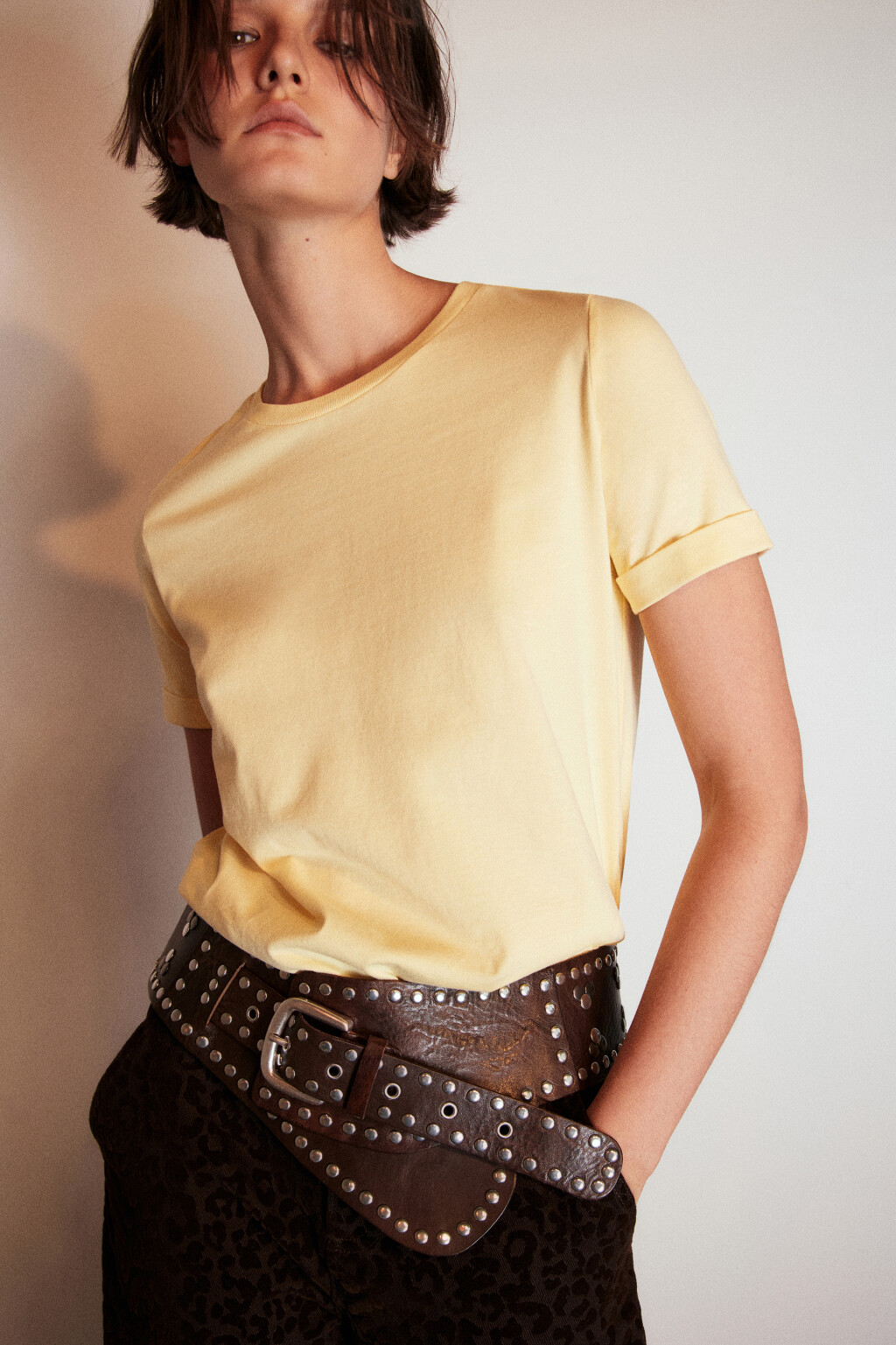 Футболка базовая с подвернутыми рукавами - цвет желтый - 1