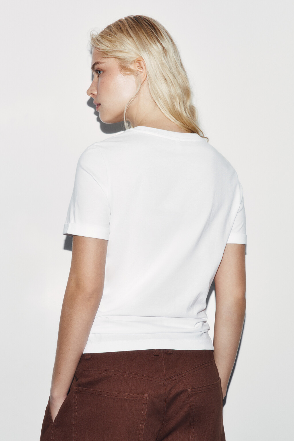 Футболка короткая базовая из хлопка - цвет белый - 4