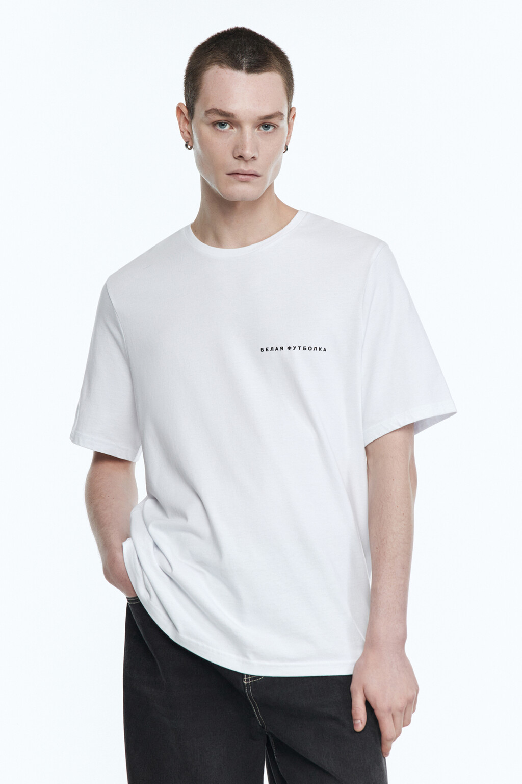 Футболка прямая хлопковая с принтом-надписью на груди - цвет белый - 4