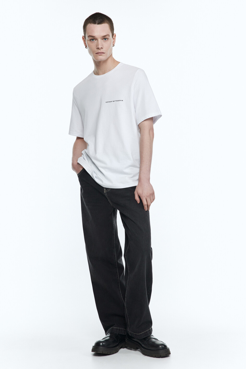 Футболка прямая хлопковая с принтом-надписью на груди - цвет белый - 2