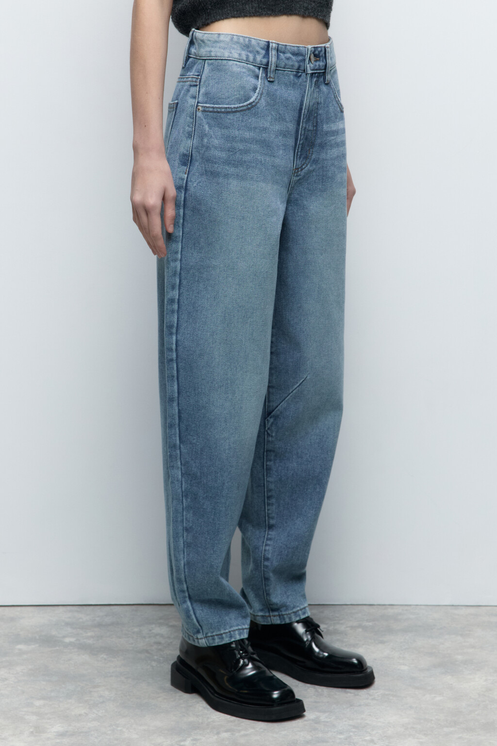 Джинсы-бананы широкие с декоративными швами - цвет голубой - 3