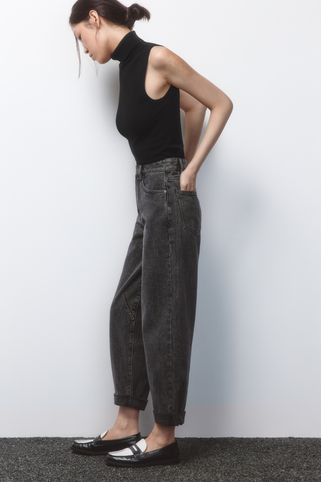 Джинсы-бананы широкие с подворотами - цвет серый - 1