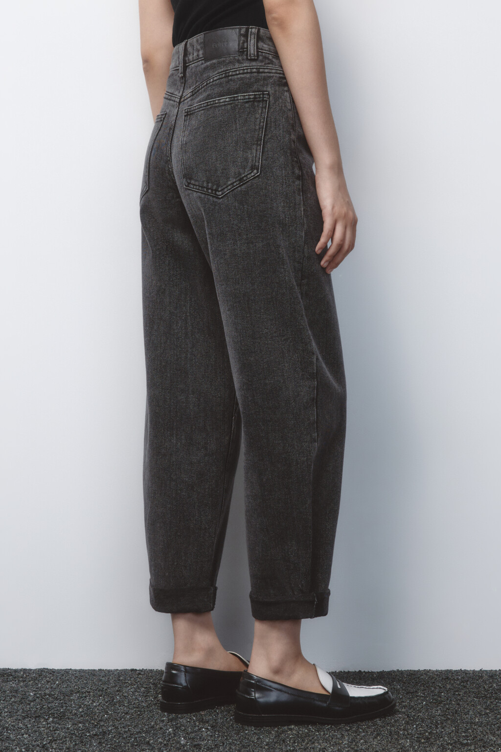 Джинсы-бананы широкие с подворотами - цвет серый - 4