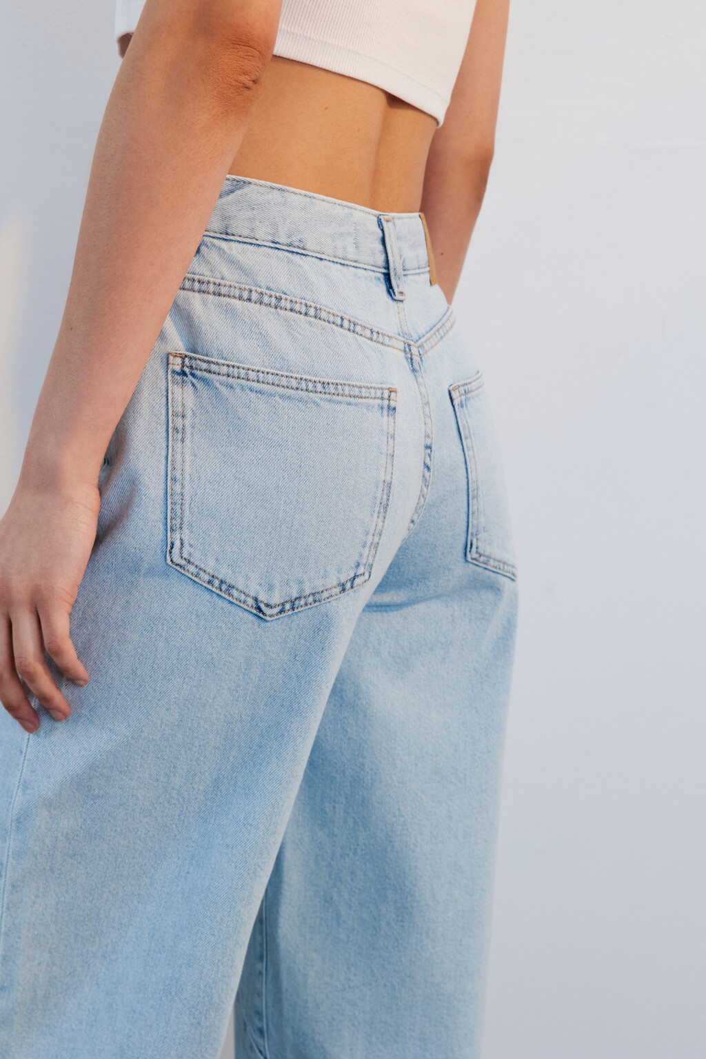Джинсы-бананы широкие с высокой посадкой - цвет голубой - 6