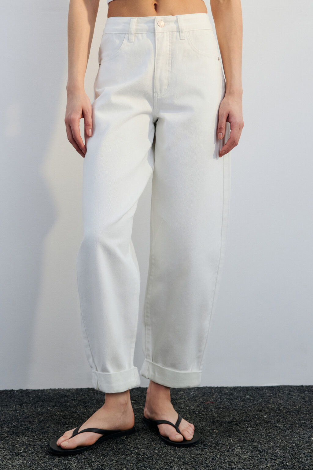 Джинсы-бананы широкие с высокой посадкой - цвет белый - 2