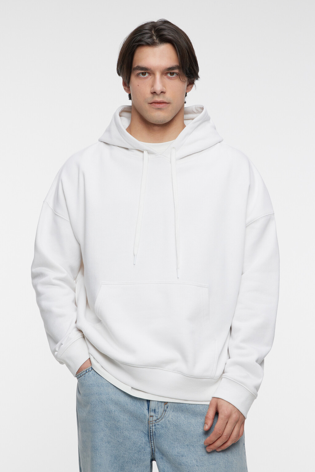 Худи базовая хлопковая с капюшоном и карманом-кенгуру - цвет белый - 3