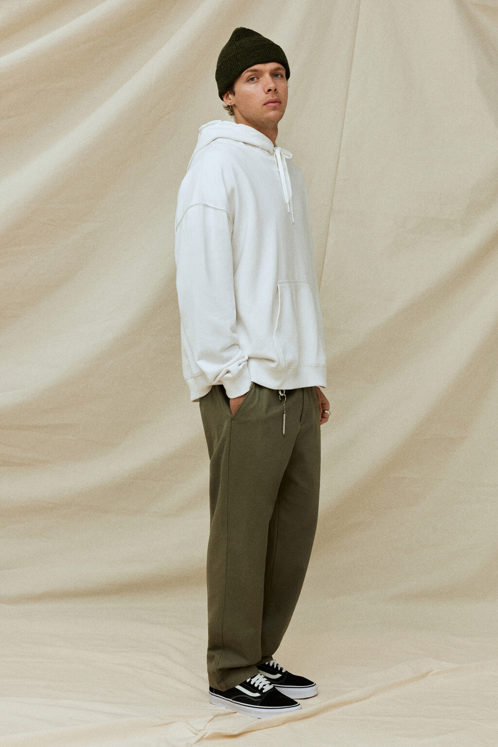 Худи базовая хлопковая с капюшоном и карманом-кенгуру - цвет белый - 9