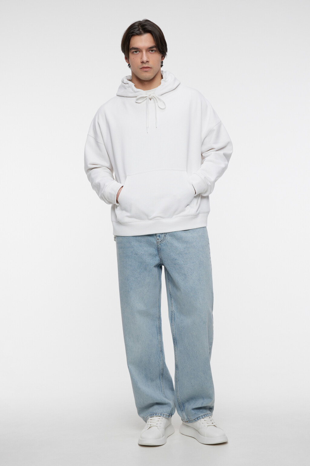 Худи базовая хлопковая с капюшоном и карманом-кенгуру - цвет белый - 2