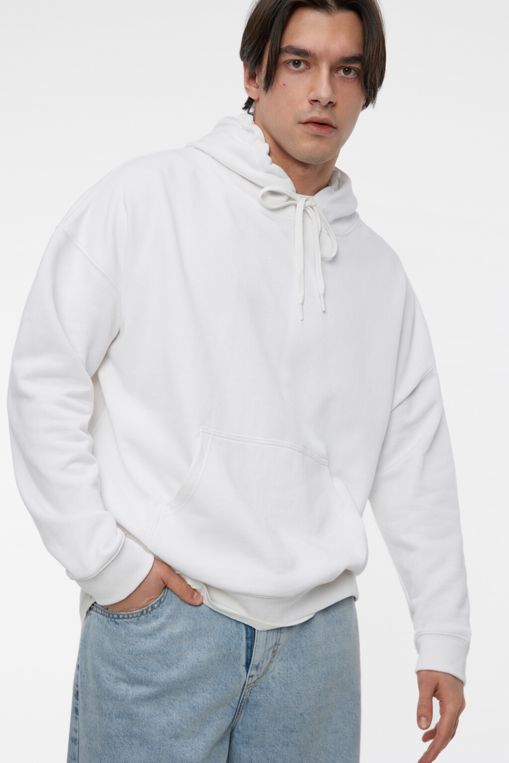 Худи базовая хлопковая с капюшоном и карманом-кенгуру - цвет белый - 1