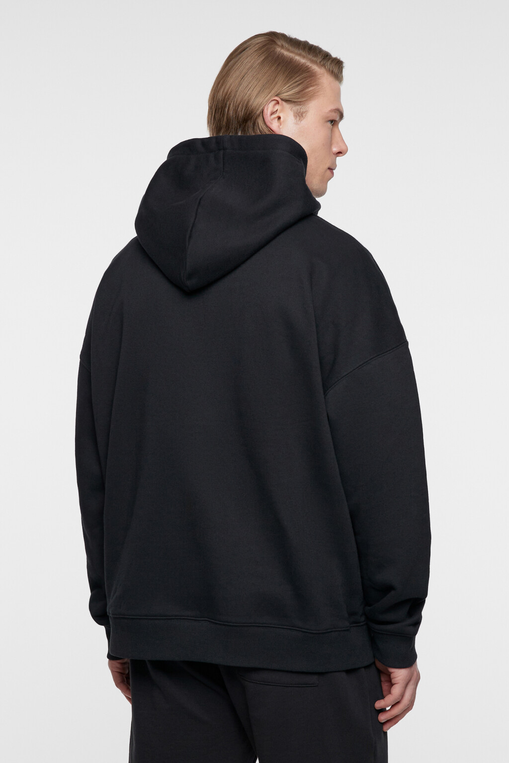 Худи базовая хлопковая с капюшоном и карманом-кенгуру - цвет черный - 4