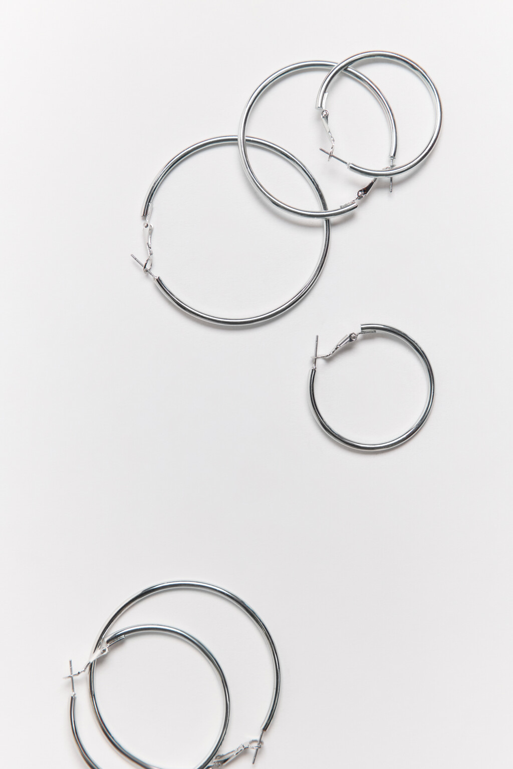 Набор серег-колец гладких (3 пары) - цвет серый - 2