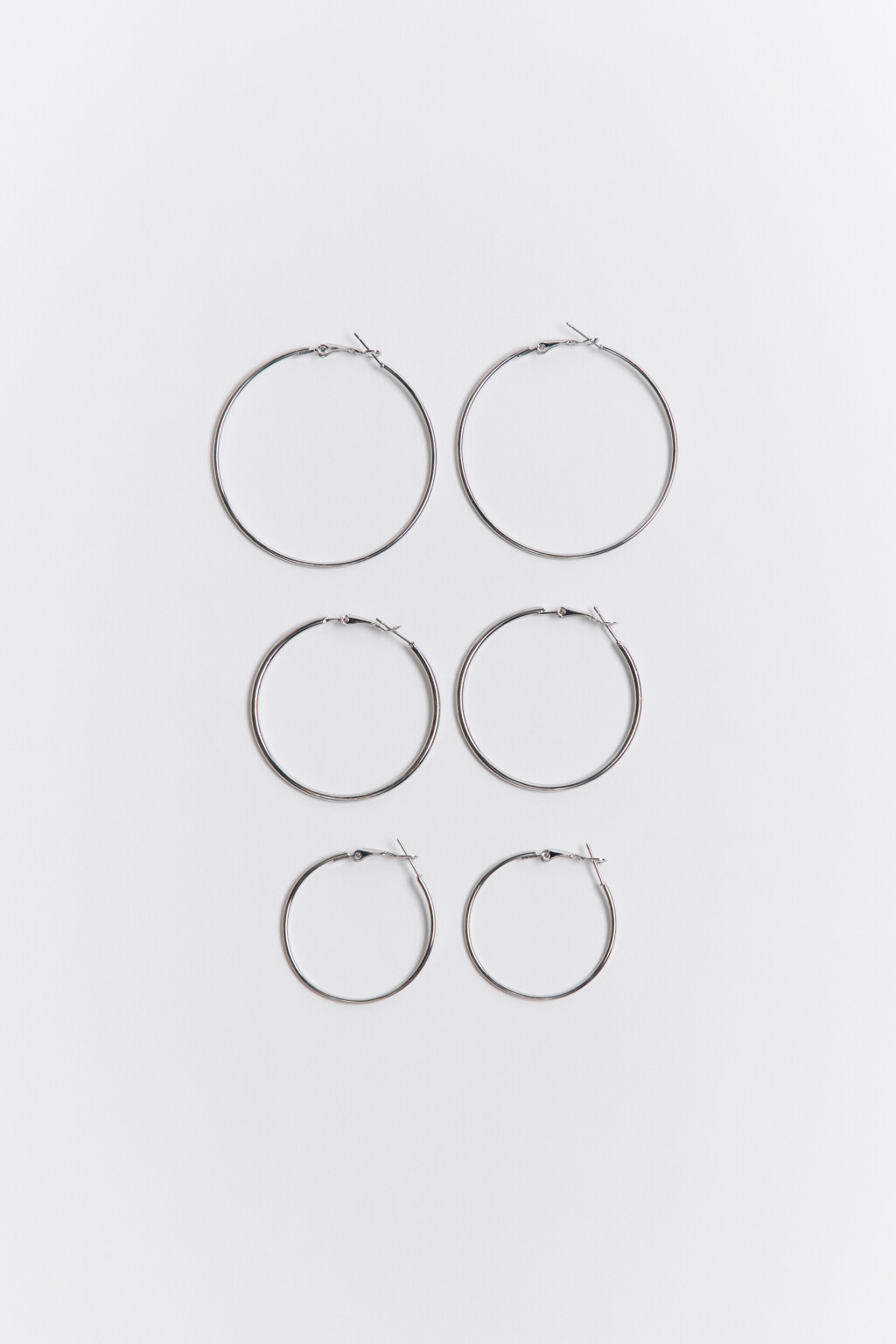 Серьги-кольца в наборе (3 пары) - цвет серый - 1