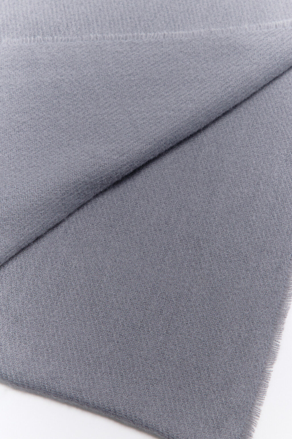 Шарф тонкий базовый с бахромой - цвет серый - 3