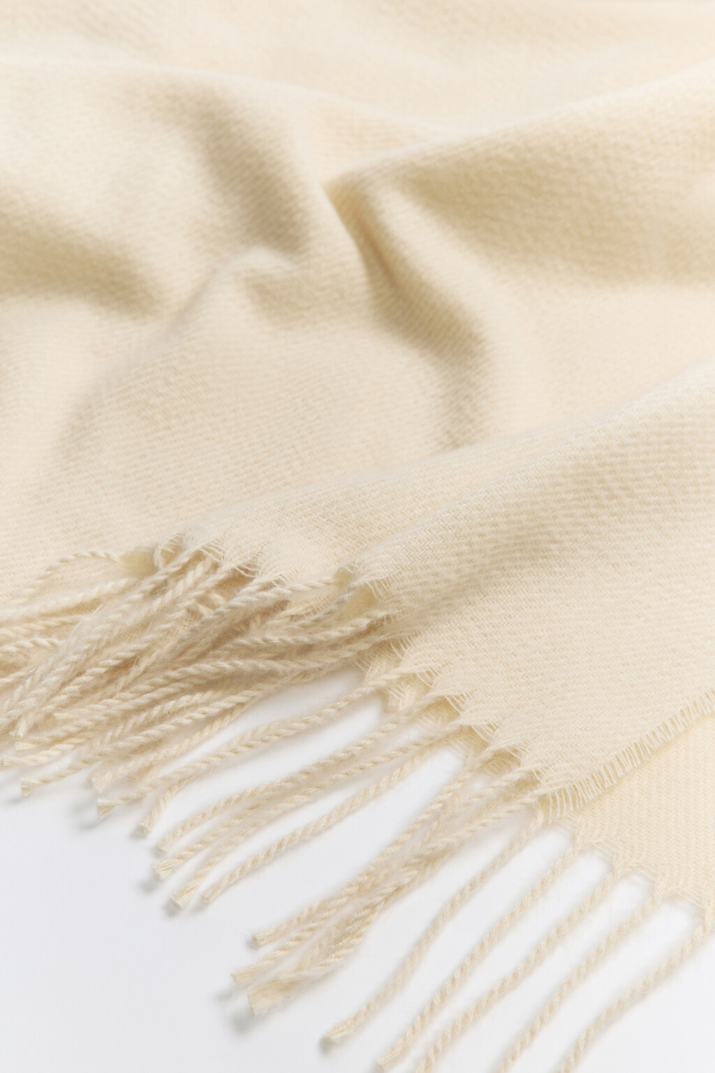 Шарф тонкий базовый с бахромой - цвет молочный - 3