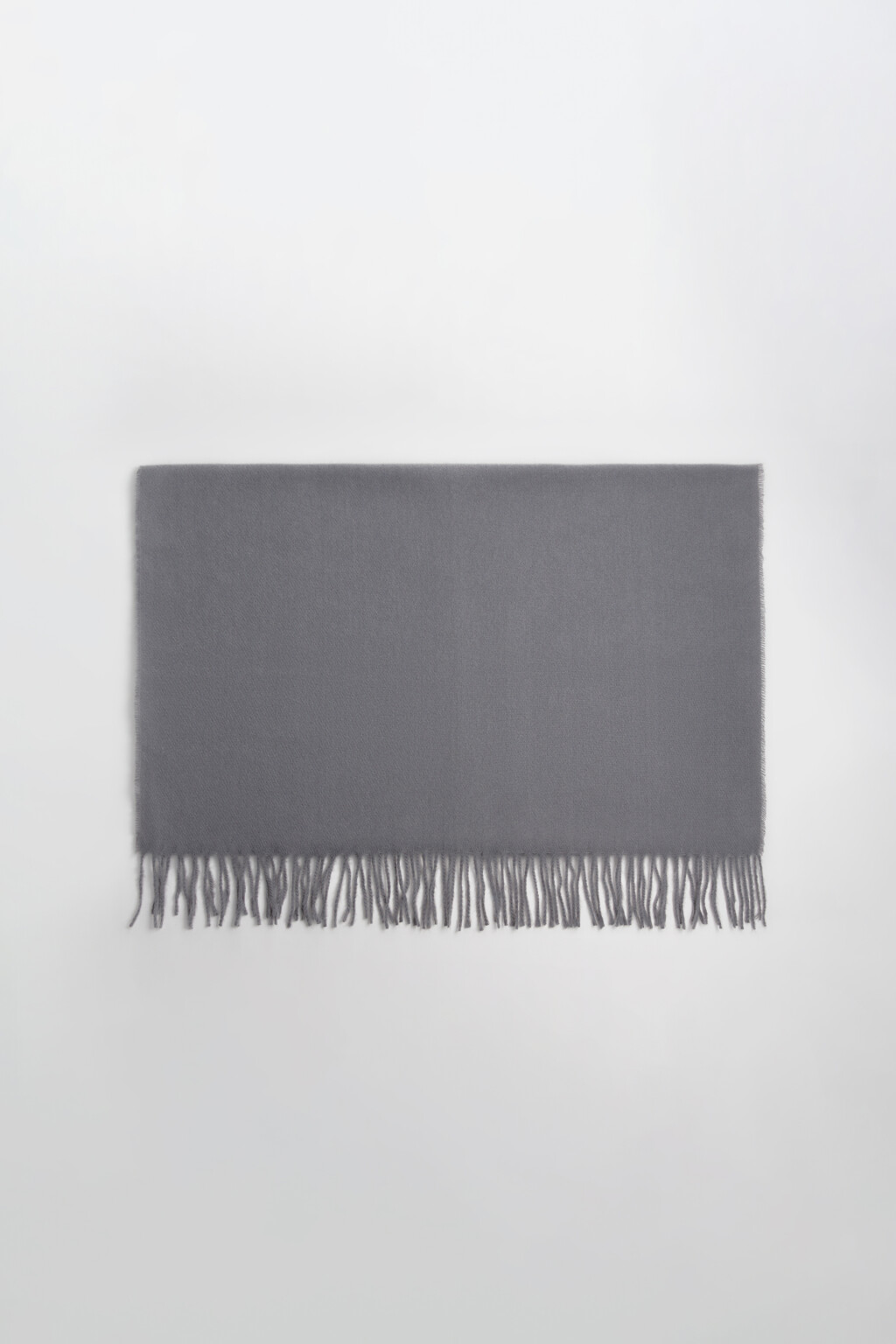 Шарф тонкий базовый с бахромой - цвет серый - 1