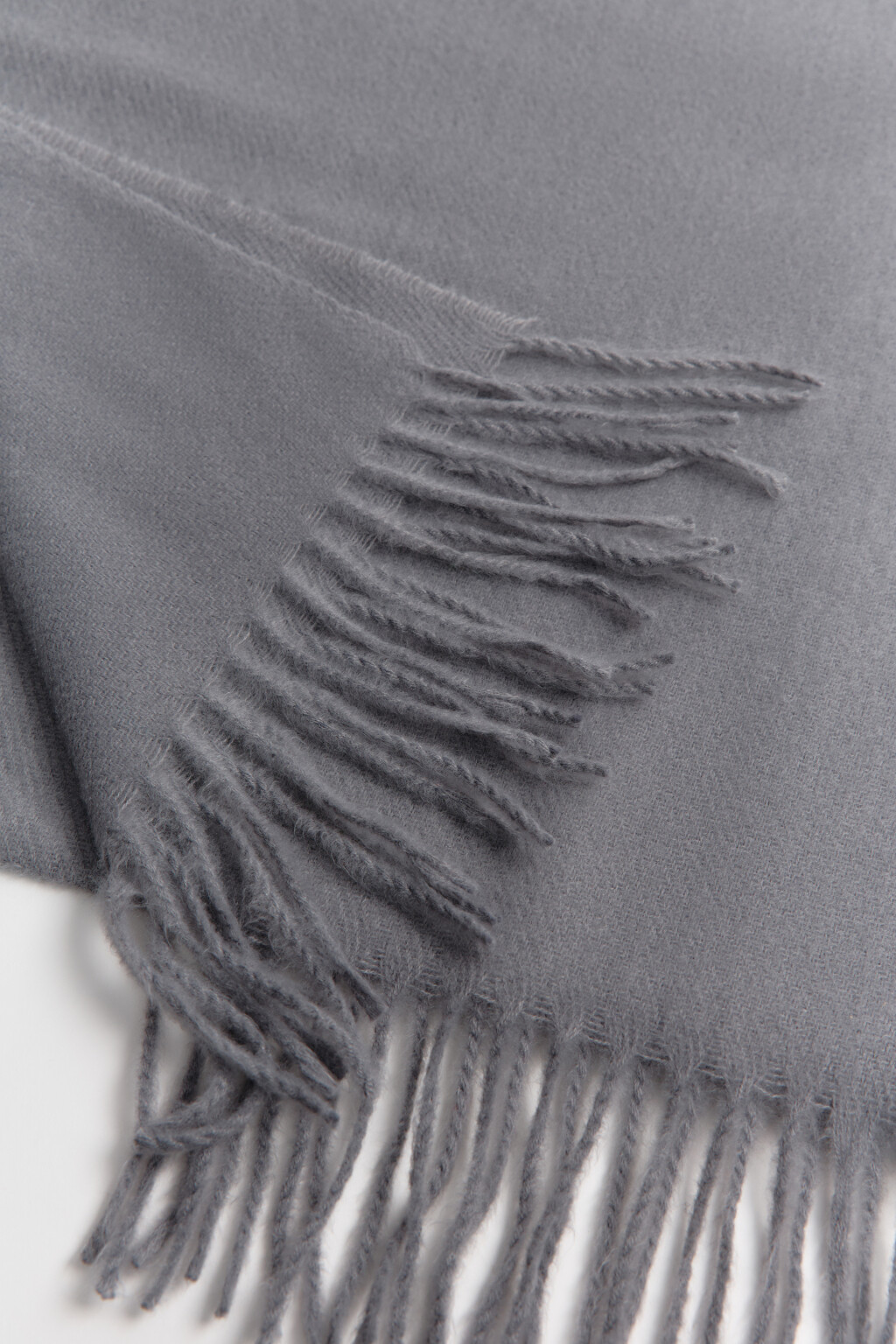 Шарф тонкий базовый с бахромой - цвет серый - 2