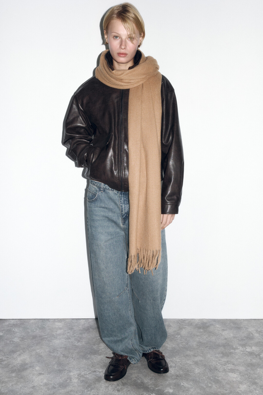 Шарф тонкий базовый с бахромой - цвет бежевый - 4