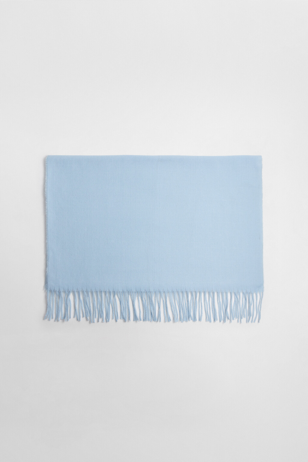 Шарф тонкий базовый с бахромой - цвет голубой - 1