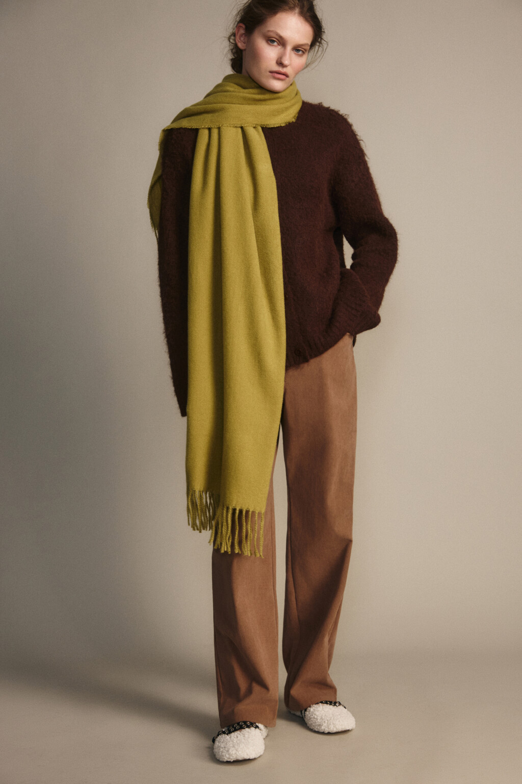 Шарф тонкий базовый с бахромой - цвет зеленый - 1