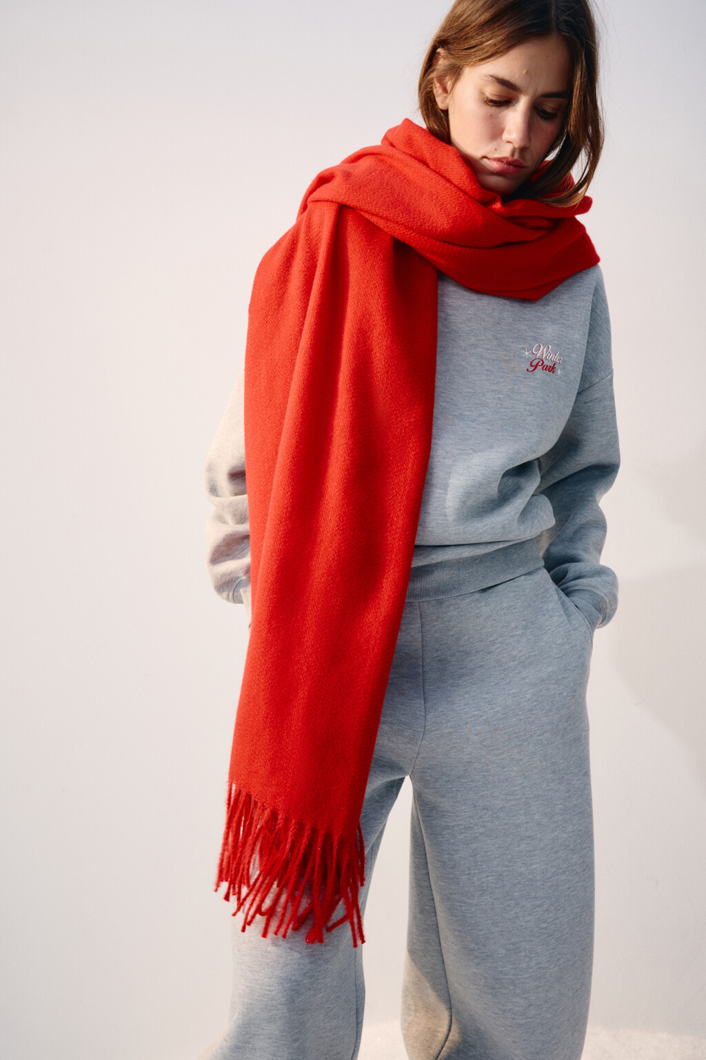 Шарф тонкий базовый с бахромой - цвет красный - 1