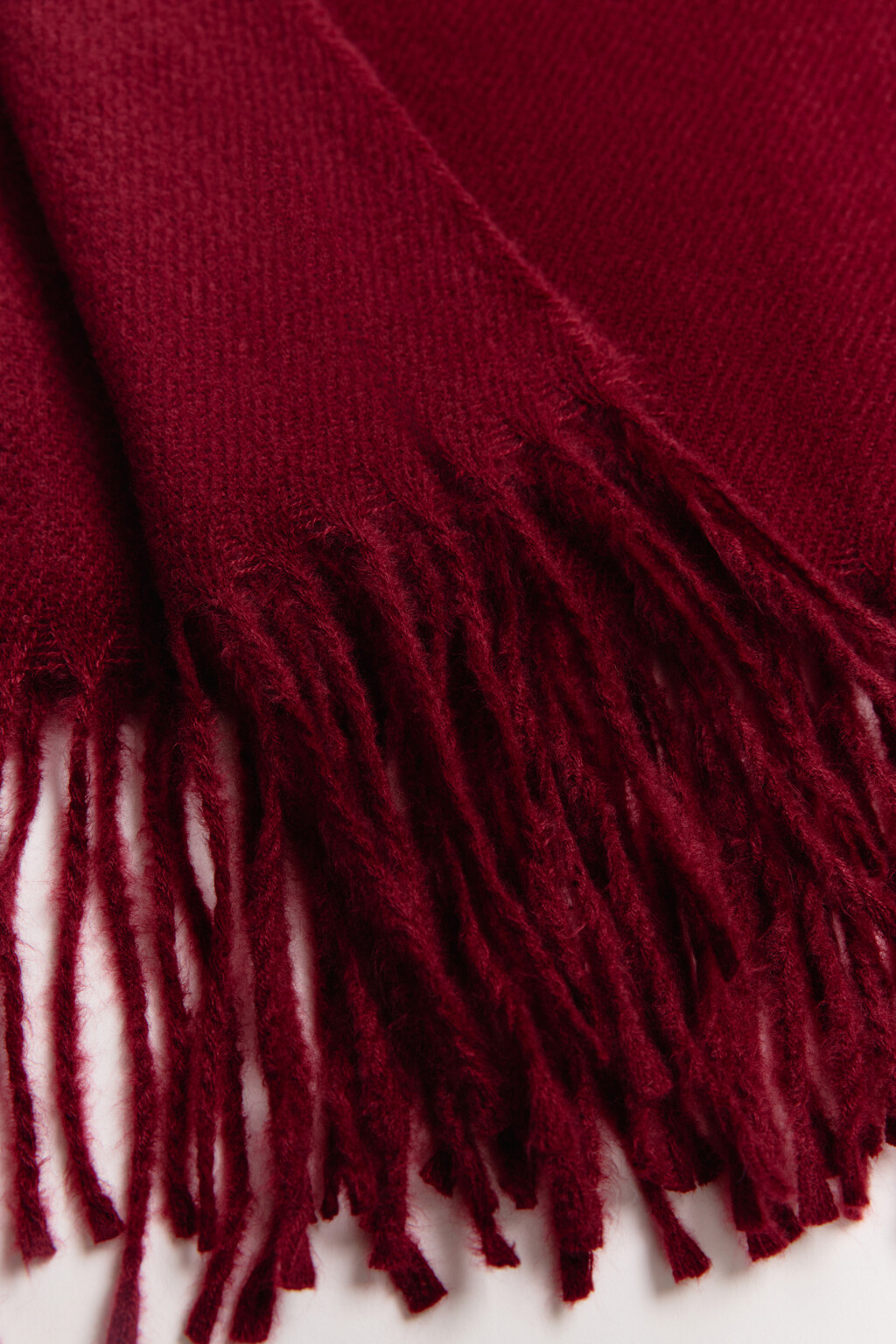 Шарф тонкий базовый с бахромой - цвет бордовый - 4