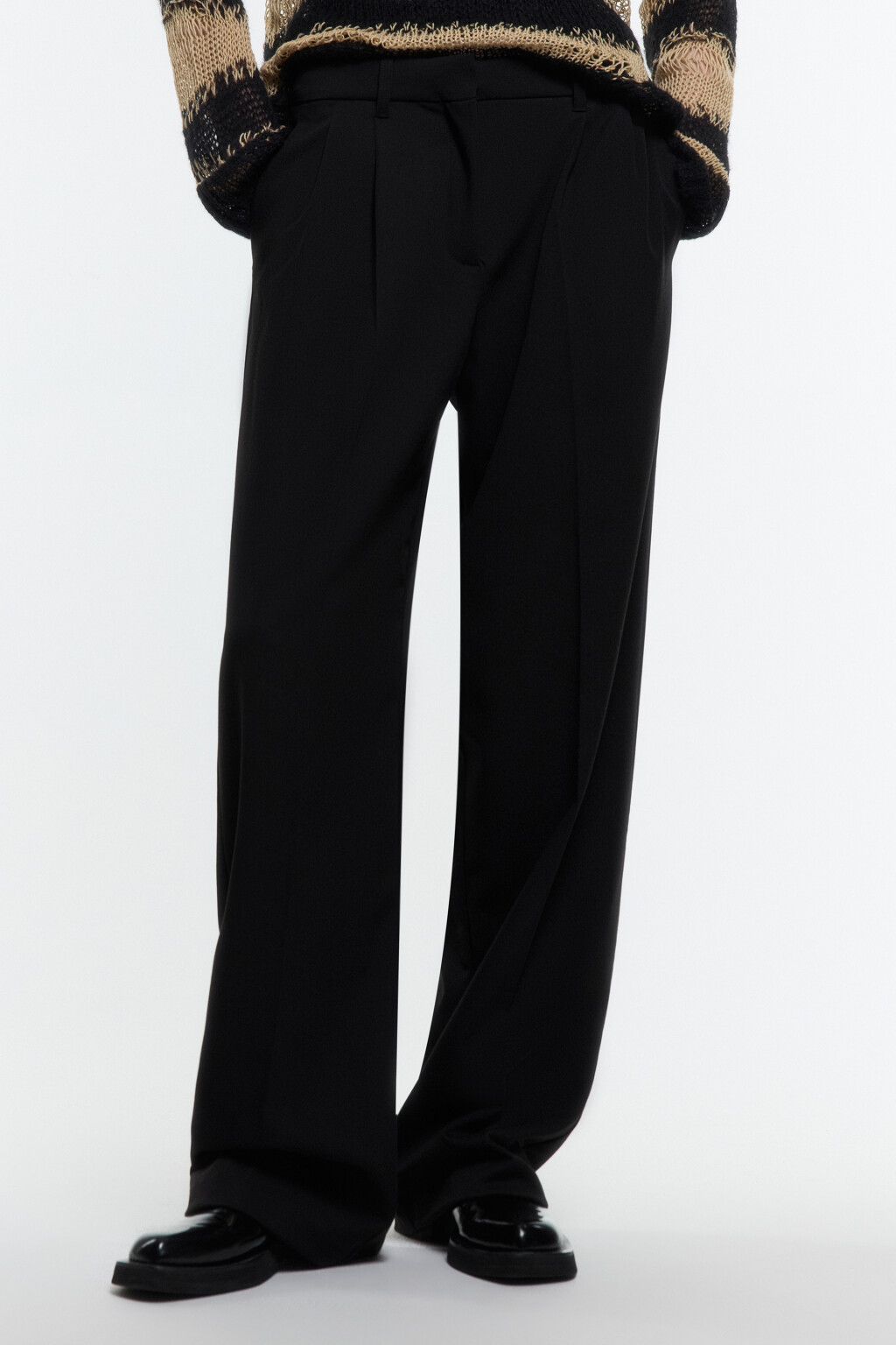 Брюки широкие костюмные с низкой посадкой - цвет черный - 2