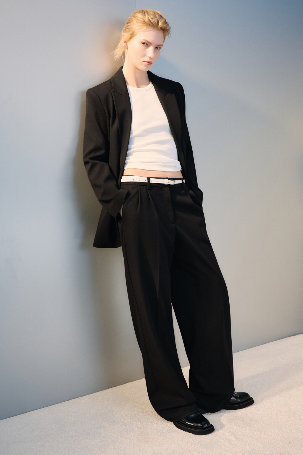 Брюки костюмные с высокой посадкой - цвет черный - 1