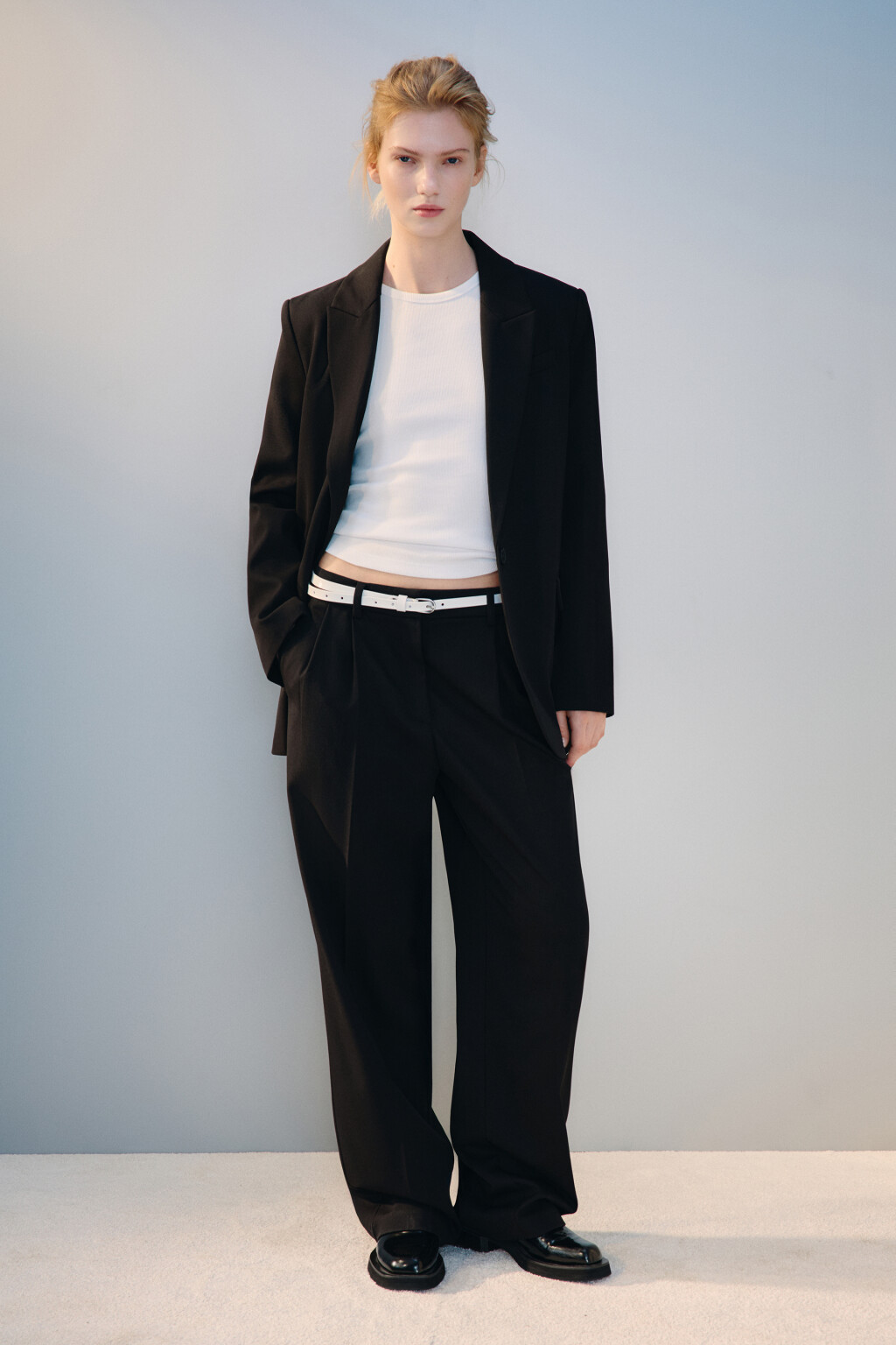 Брюки костюмные с высокой посадкой - цвет черный - 4