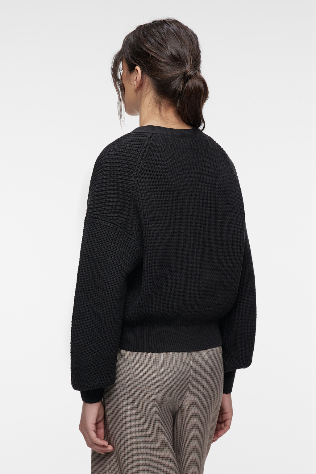 Кардиган oversize укороченный вязаный на пуговицах - цвет черный - 4