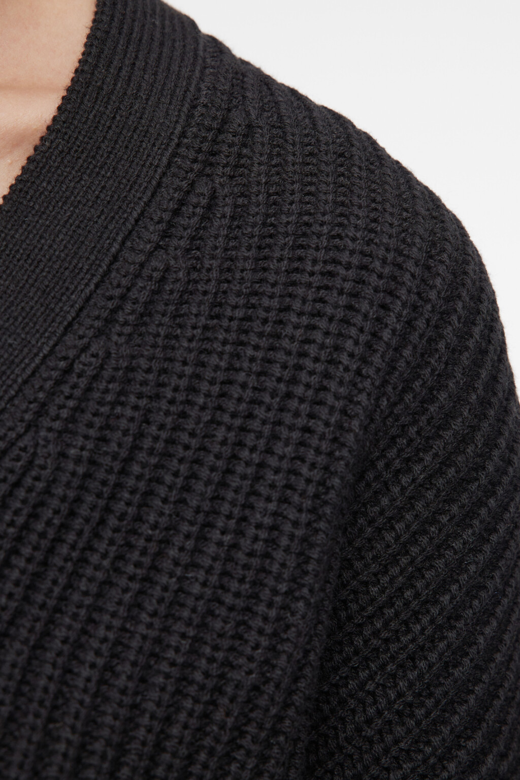 Кардиган oversize укороченный вязаный на пуговицах - цвет черный - 6