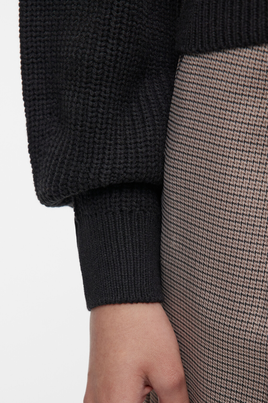 Кардиган oversize укороченный вязаный на пуговицах - цвет черный - 7