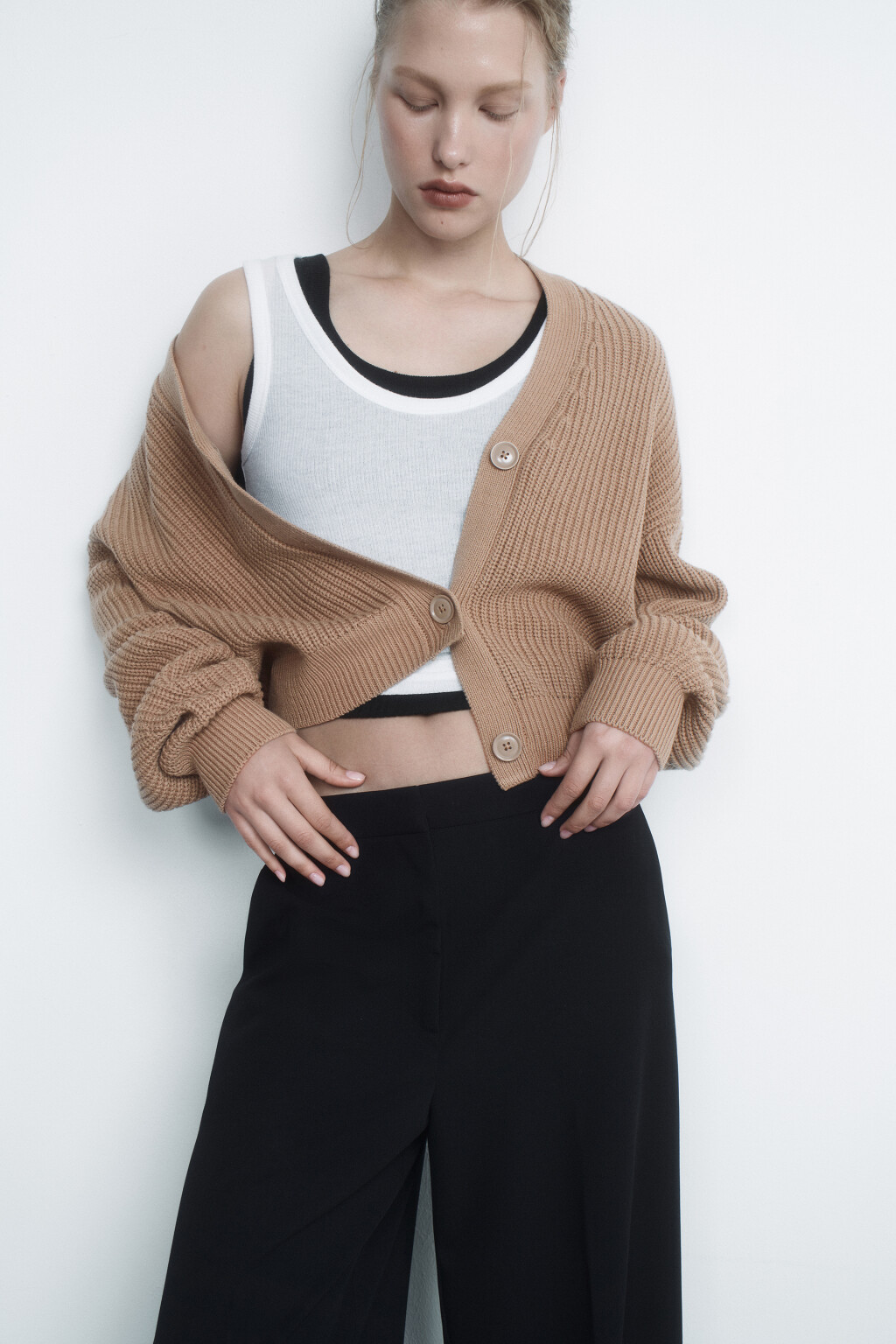 Кардиган oversize укороченный вязаный на пуговицах - цвет бежевый - 8