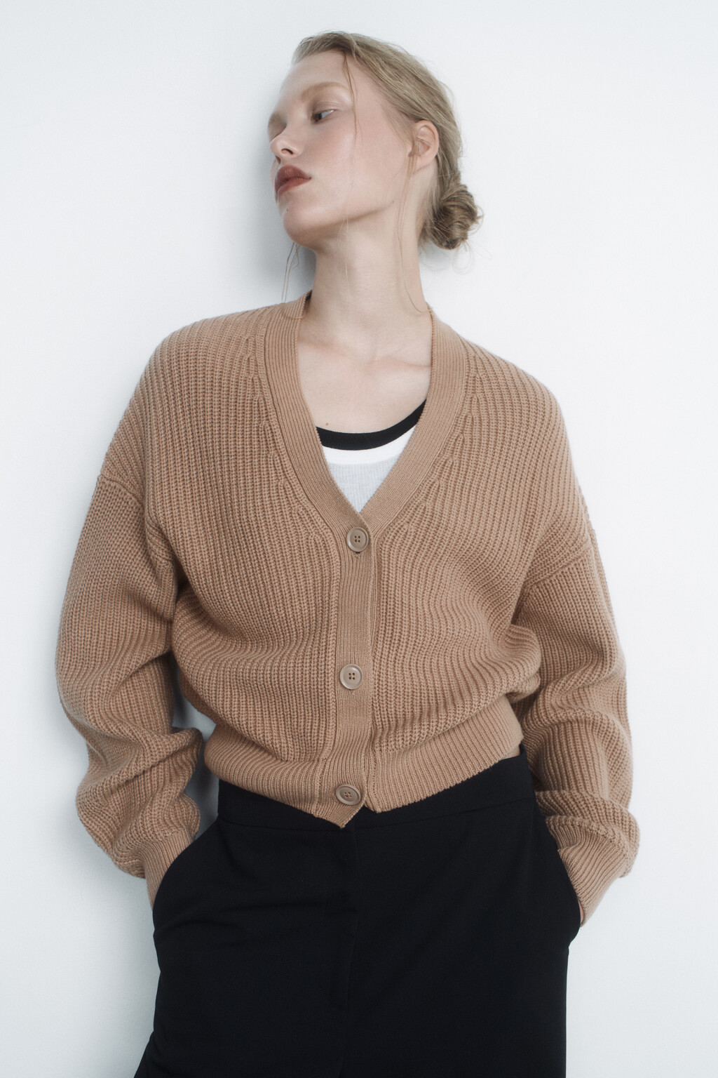 Кардиган oversize укороченный вязаный на пуговицах - цвет бежевый - 9