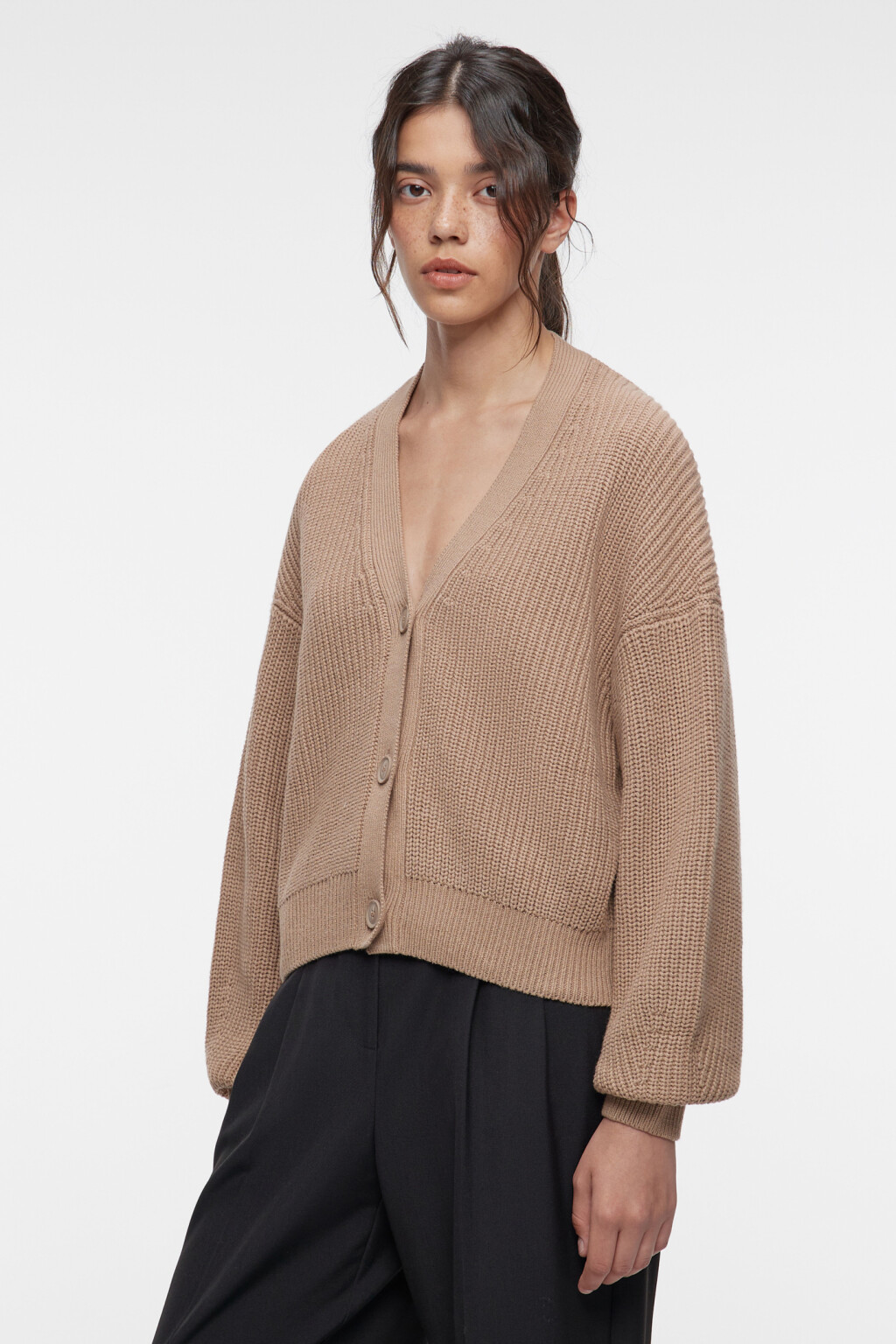 Кардиган oversize укороченный вязаный на пуговицах - цвет бежевый - 2