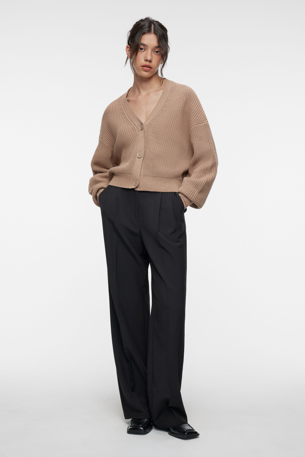 Кардиган oversize укороченный вязаный на пуговицах - цвет бежевый - 4